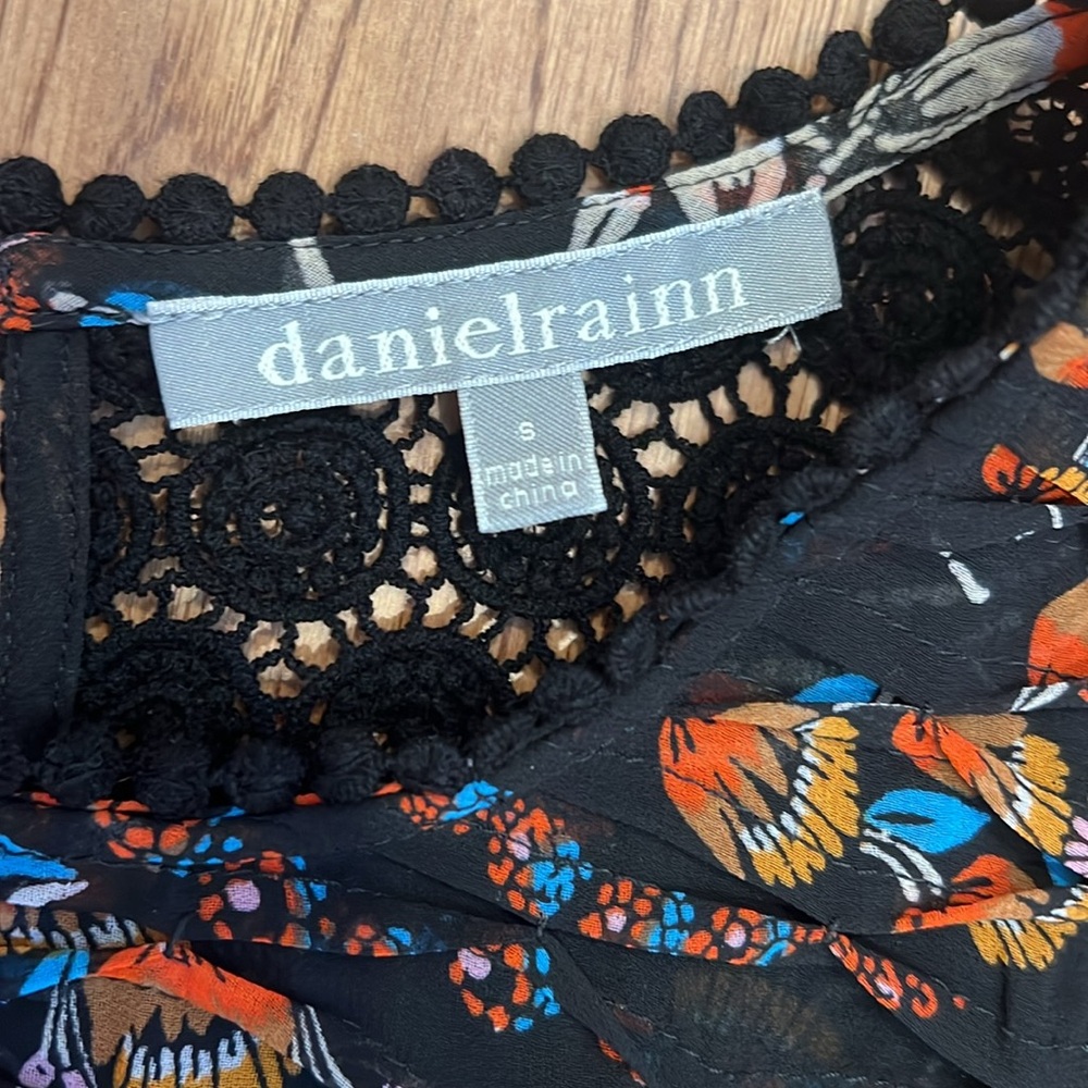 π DANIEL RAINN Printed Blouse Size Small - Picture 2 of 5